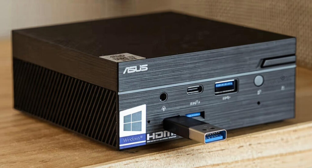 ASUS PN62 + Mobilink
